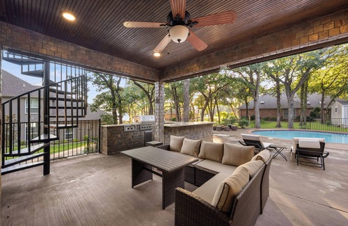 Azle House | Discount! 30% - King Beds LUX Pool at the Lake Theater Gym Arcade