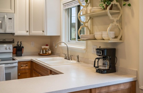Naples Apartment | Discount!Charming 1BR Suite, Minutes from Skiing, Hiking, Wren's Roost