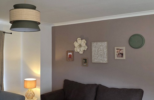 Livingston Apartment | Discount for Long Stay. Close to Edinburgh! For Families, Contractors, Corporate