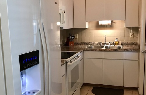 North Port House | DISCOUNT Great Reviews 1 bdrm Beach, Springs, Lanai, Fenced Yard, Dogs, No Cats