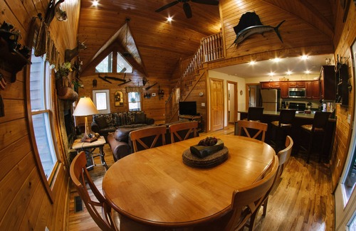 Demorest House | Discount June 21-28! Luxury River House, hot tub, kayaks, fire pit, dogs OK