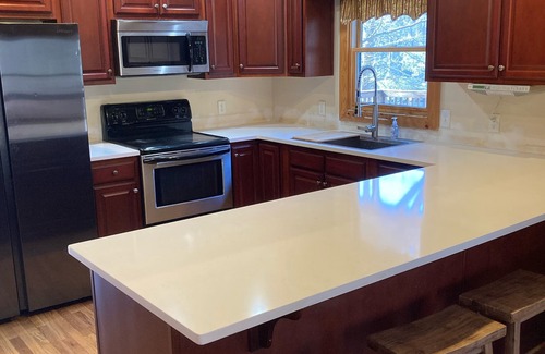 Demorest House | Discount June 21-28! Luxury River House, hot tub, kayaks, fire pit, dogs OK