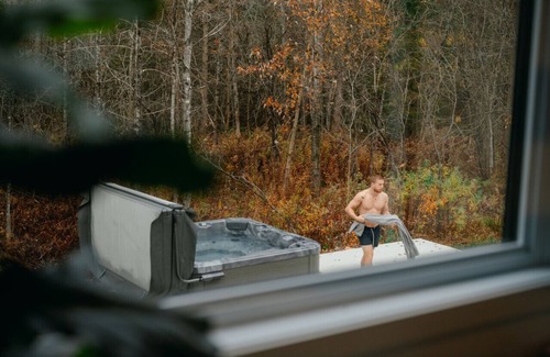Weedon Ski Chalet | Discount! Modern Cottage- Hot Tub- Nature Escape- Fire Pit