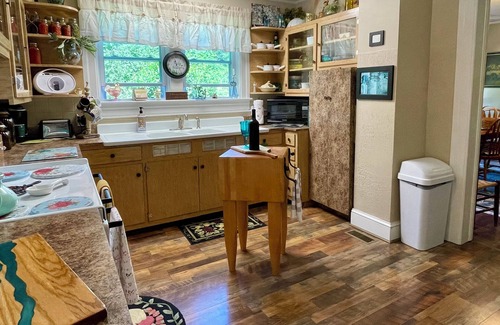 Creston Other | Discount Summer Stays! Cozy, Family Friendly Riverside Farmhouse on Acreage!