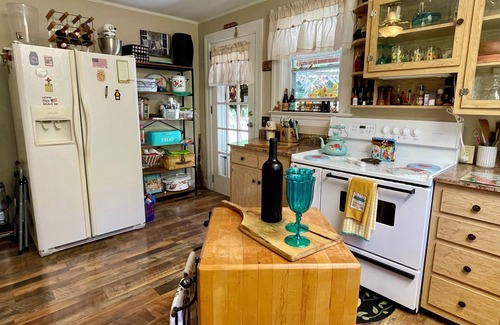 Creston Other | Discount Summer Stays! Cozy, Family Friendly Riverside Farmhouse on Acreage!
