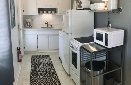 North Port House | DISCOUNTED 2 Bdrm Bungalow w/Pool. Beach, Springs, Fenced Yard, Dogs, No Cats.