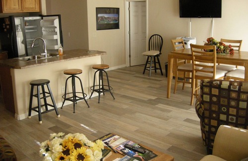 Mesquite Condo | DISCOUNTED RATES SEP - DEC! QUIET, Central location - Swimming Pool outside