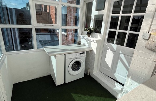 Doncaster House | Discounts/Family Contractors/FastWIFI FreeParking