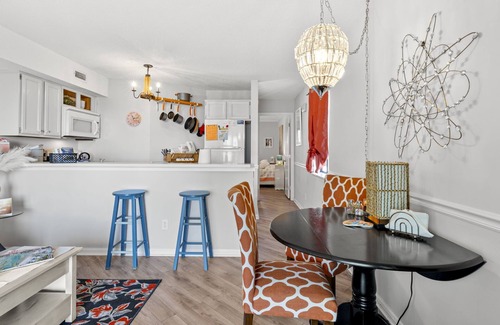 North Carolina Coast Condo | DISCOUNTS NOW- Linens, Beach Chairs, Umbrellas, Boogie Boards, Bikes Inc.nnnn