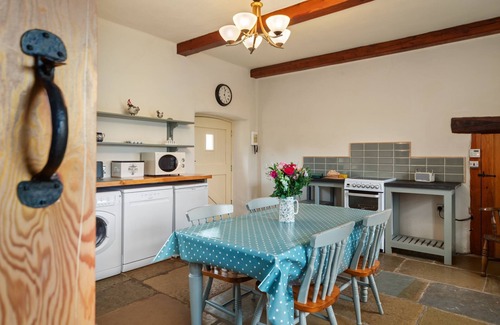 Llanybri Cottage | Discover a beautiful retreat in this charming cottage