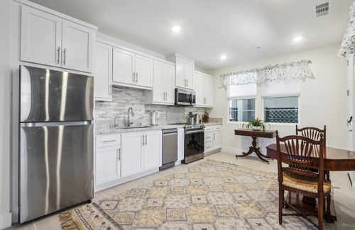 Nut Tree House | Discover a peaceful retreat tucked between Vacaville and Fairfield, California.