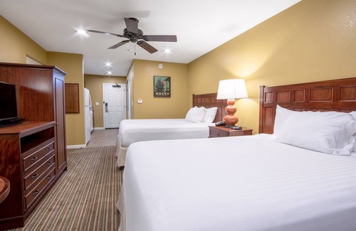 Sheridan House | Discover an enchanting presidential suite that will capture your heart!