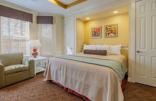 Sheridan House | Discover an enchanting presidential suite that will capture your heart!