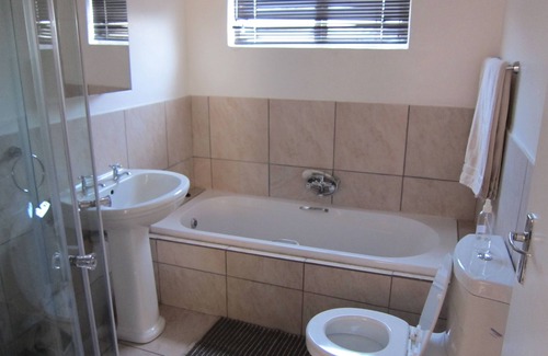 Parow North Apartment | Discover Cape Town - a Home from home