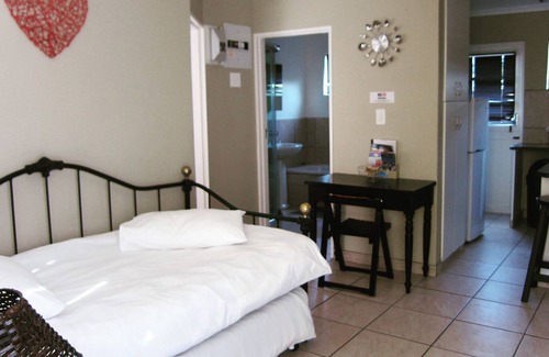 Parow North Apartment | Discover Cape Town - a Home from home