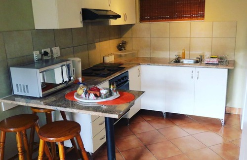 Parow North Apartment | Discover Cape Town - a Home from home