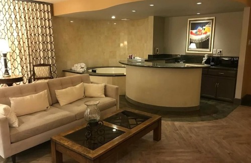 East Hollywood Hotel | Discover Downtown Hollywood! Pet-friendly Unit, Outdoor Pool, Parking