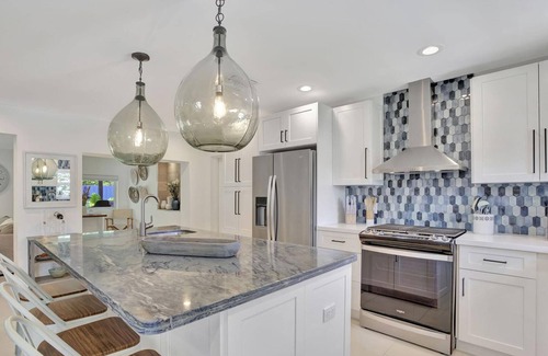 River Oaks House | Discover Luxury Living minutes from Beaches and Downtown Las Olas.