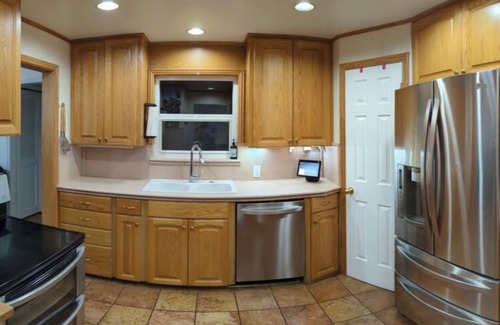Canyon Rim House | Discover Midvalley charm, just a 9-min drive from University of Utah