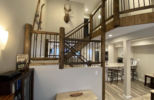 East Kootenay House | Discover modern mountain living at its finest in our beautifully renovated ski-in/ski-out townhouse.