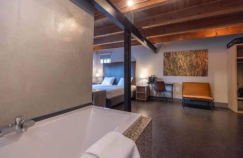 Coevorden Hotel | Discover Nearby Historic Sites from Two Spacious Rooms in a Charming Estate