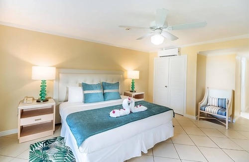 Rodney Bay Hotel | Discover Rodney Bay Marina! Two Relaxing and Modern Units, Beachfront, Pool!