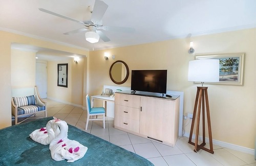 Rodney Bay Hotel | Discover Rodney Bay Marina! Two Relaxing and Modern Units, Beachfront, Pool!