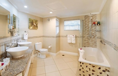Rodney Bay Hotel | Discover Rodney Bay Marina! Two Relaxing and Modern Units, Beachfront, Pool!