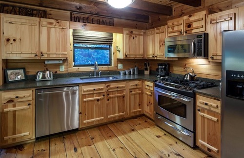Ellijay Cabin | Discover Romantic, Private, Peaceful Log Cabin on Rushing Stream with hot tub