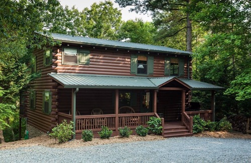 Ellijay Cabin | Discover Romantic, Private, Peaceful Log Cabin on Rushing Stream with hot tub