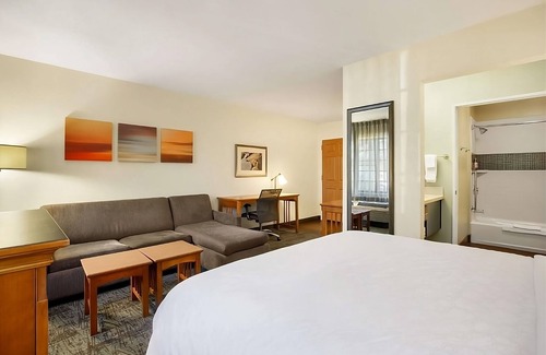 Carmel Mountain Ranch Hotel | Discover San Diego: Comfortable Suites w/Pool, Breakfast & Pet-Friendly Stay!
