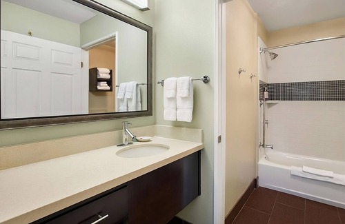 Carmel Mountain Ranch Hotel | Discover San Diego: Comfortable Suites w/Pool, Breakfast & Pet-Friendly Stay!