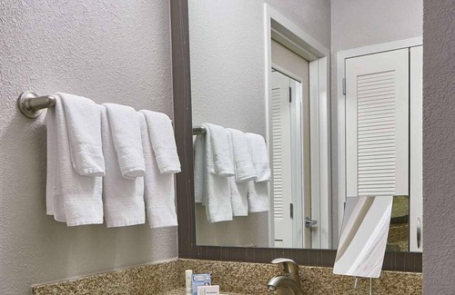 Morrisville Hotel | Discover Stylish Comfort! Outdoor Pool & Free Airport Shuttle!
