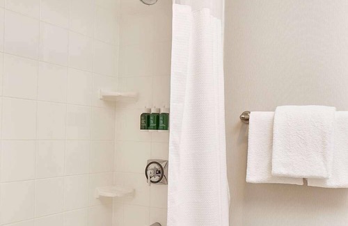 Morrisville Hotel | Discover Stylish Comfort! Outdoor Pool & Free Airport Shuttle!