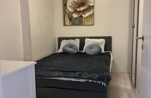 Gribbylund House | Discover the Charm of Our Fresh, Cozy, Little Room"