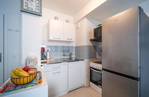 Plateau — Pyramide Apartment | Discover the Cocotier Athisien in Athis-Mons, a booming business located 20 minutes from Paris.