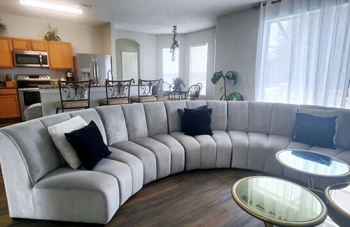 Sunset Ridge House | Discover the Deep Blue with Finding Nemo House
