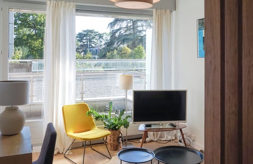 Malombre Apartment | Discover the elegance of Aurora Suite, a magnificent apartment in Geneva.