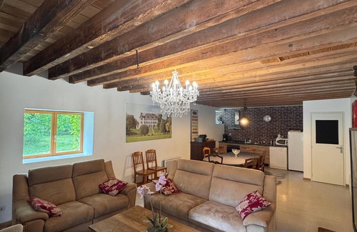 Roanne House | Discover the Gîte des Loges, a haven of peace in the heart of Château de Matel!