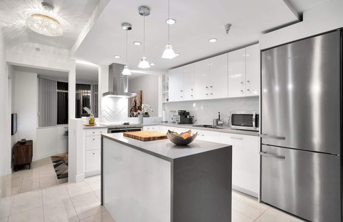 Central House | Discover the Lively Spirit of Coal Harbour in the Heart of Downtown Vancouver