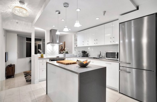 Coal Harbour House | Discover the Lively Spirit of Coal Harbour in the Heart of Downtown Vancouver