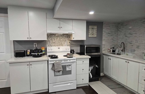 Brampton House | Discover the perfect blend of comfort & convenience in this one bedroom basement