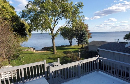 Oshkosh House | Discover the Perfect Lake House Getaway on Lake Winnebago in Oshkosh!