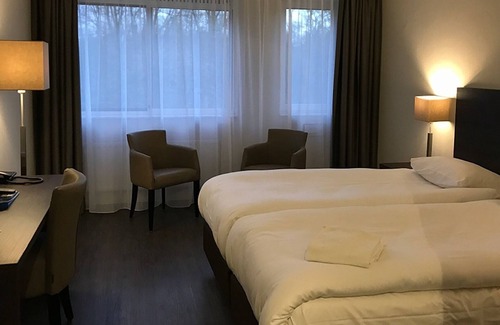 Ellecom Hotel | Discover the Perfect Nature Getaway Close to Burgers Zoo | Swimming Pool