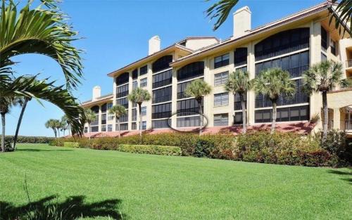 Siesta Key Apartment | Discover The Perfect Snowbird Nest on Siesta Key Minimum 30-Day Rental