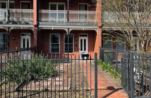 Wagga Wagga Apartment | Discover the ultimate city living experience!