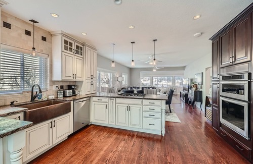 Castle Rock Cottage | "Discover Tranquil Elegance: Your Charming Retreat in the Heart of Castle Rock"