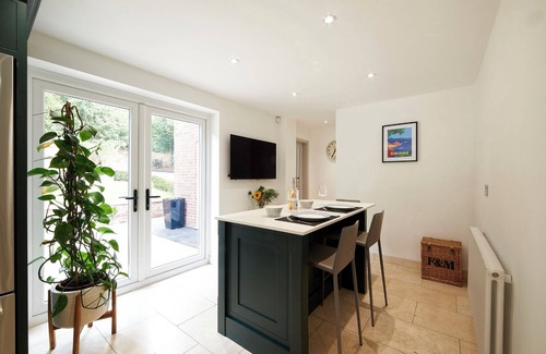 Trafford House | Discover Tranquillity In the heart of Bowdon
