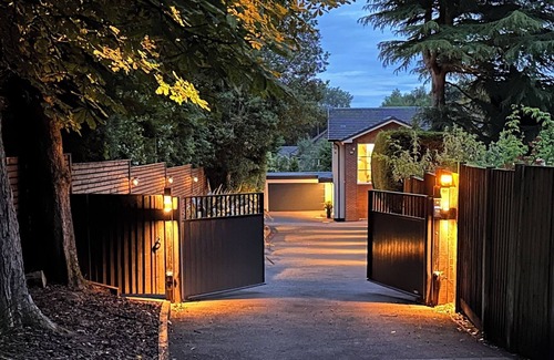 Trafford House | Discover Tranquillity In the heart of Bowdon
