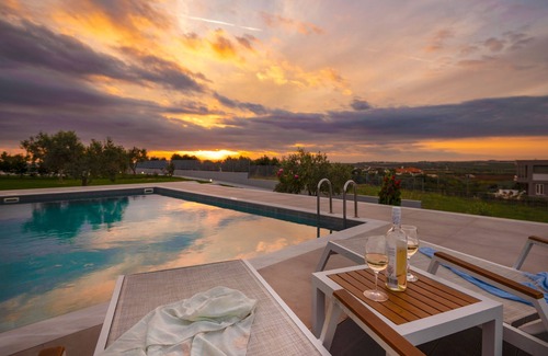 Nea Propontida Villa | Discover unforgettable sunsets at Sunset Villa, Halkidiki's hidden gem